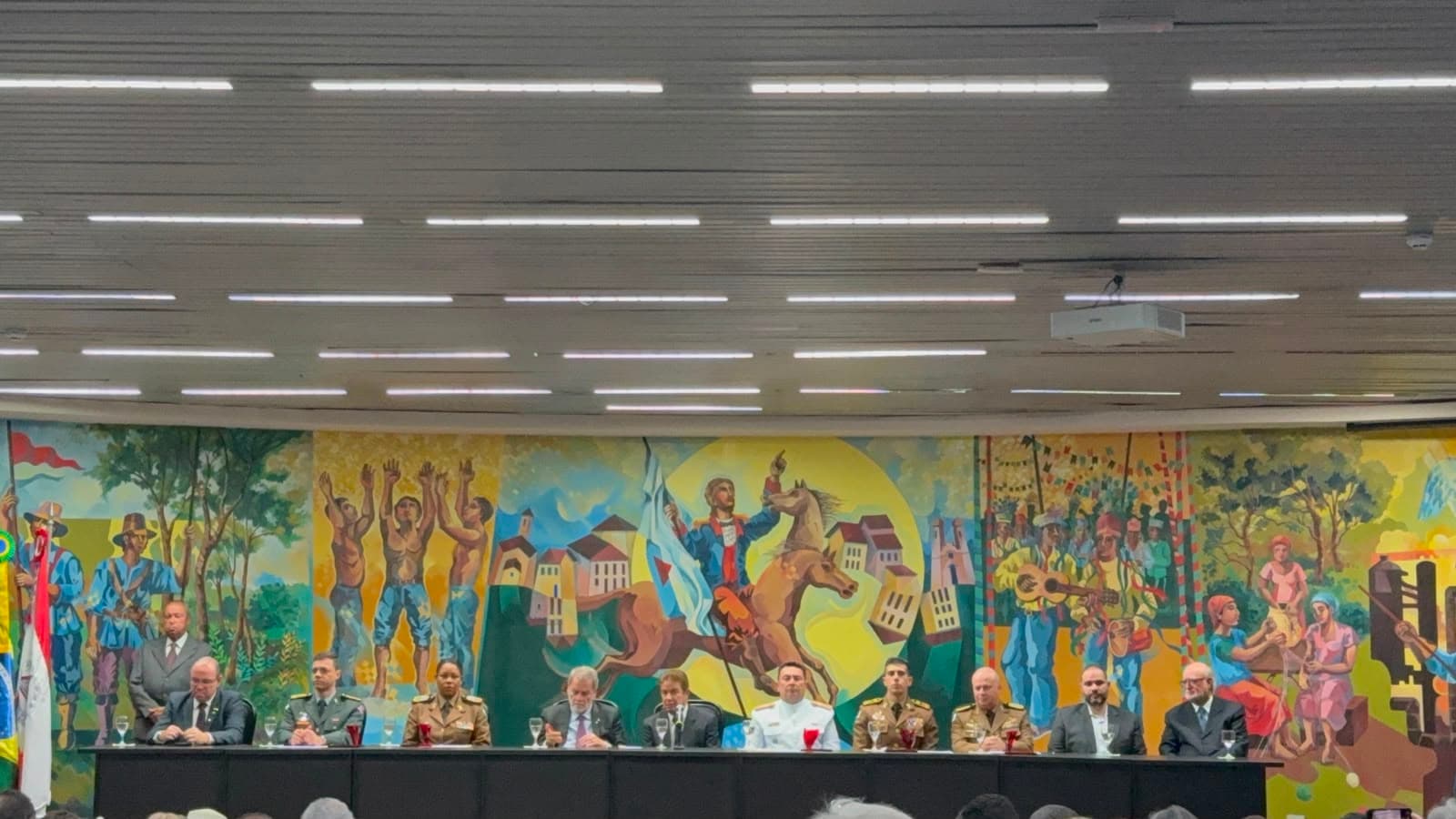 Lideranças associadas ao Sindiextra são homenageadas com o Troféu Tancredo Neves