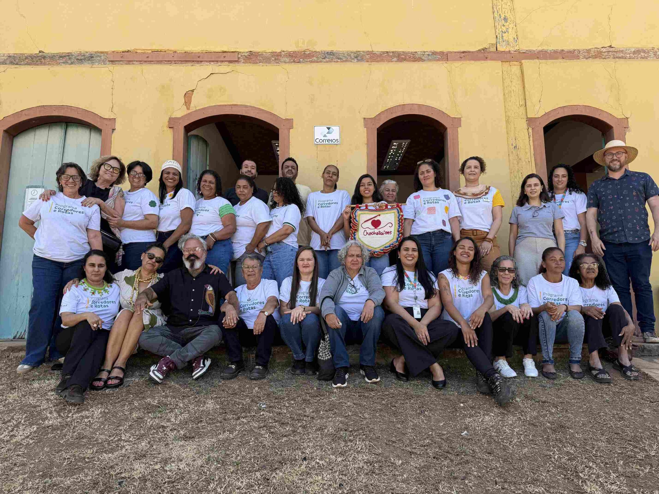 Vale leva crocheteiras de Barão de Cocais para desfile de Ronaldo Fraga
